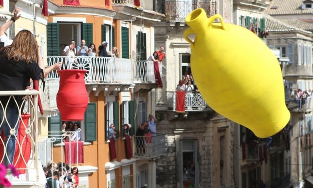 the tradition of throwing pilars in Corfu